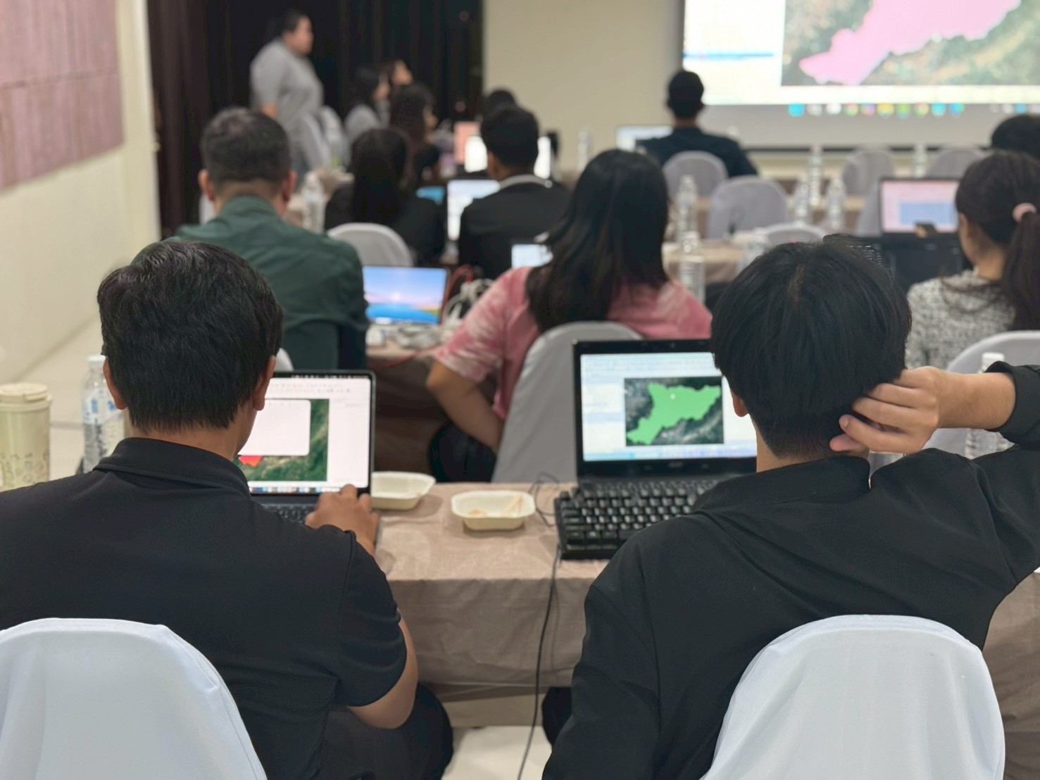 หลักสูตรการจัดทำฐานข้อมูลทรัพยากรโดยใช้โปรแกรม QGIS