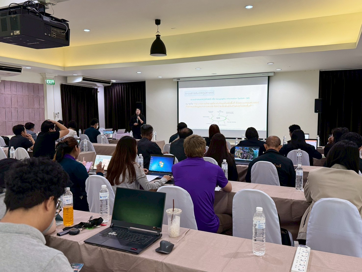 หลักสูตรการจัดทำฐานข้อมูลทรัพยากรโดยใช้โปรแกรม QGIS